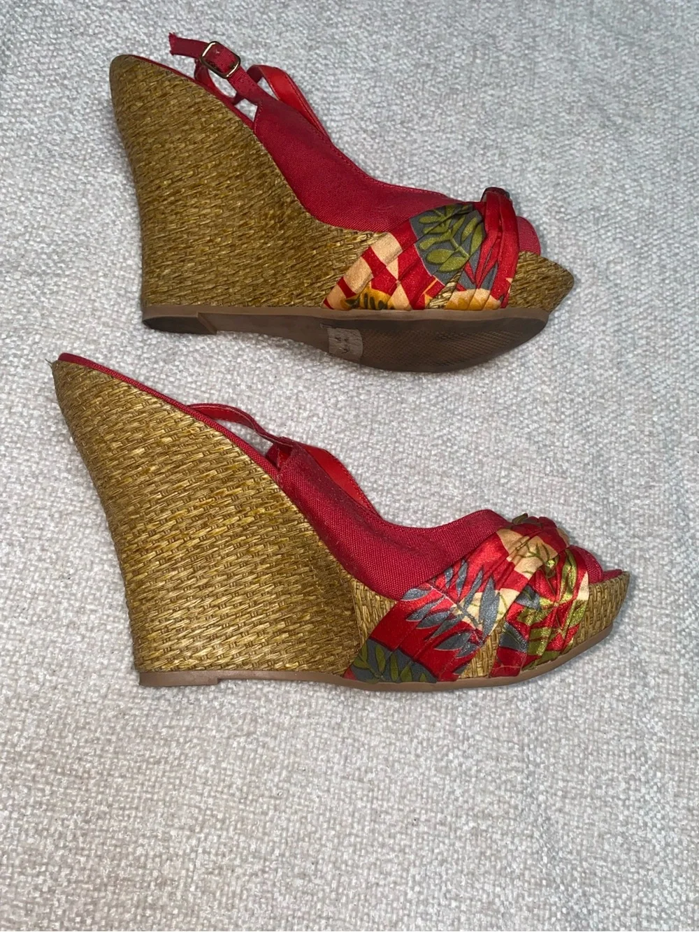 Charlotte Russe Red Tropical Print Summer Platform Wedge Heels Size 7